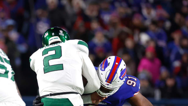 Bills' DT Ed Oliver hits Jets' QB Zach Wilson
